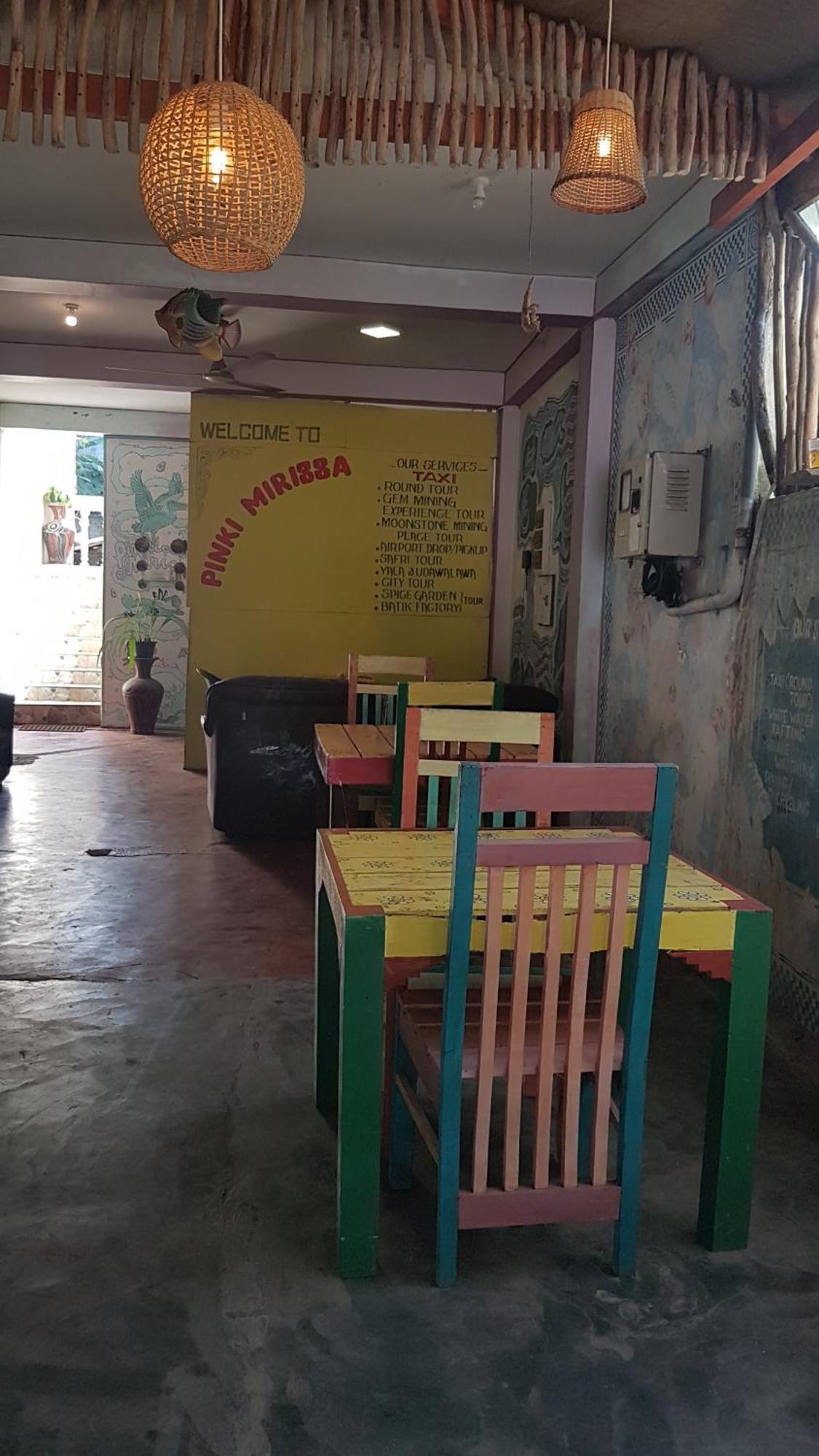 Hotel Pinki Nest Mirissa Esterno foto